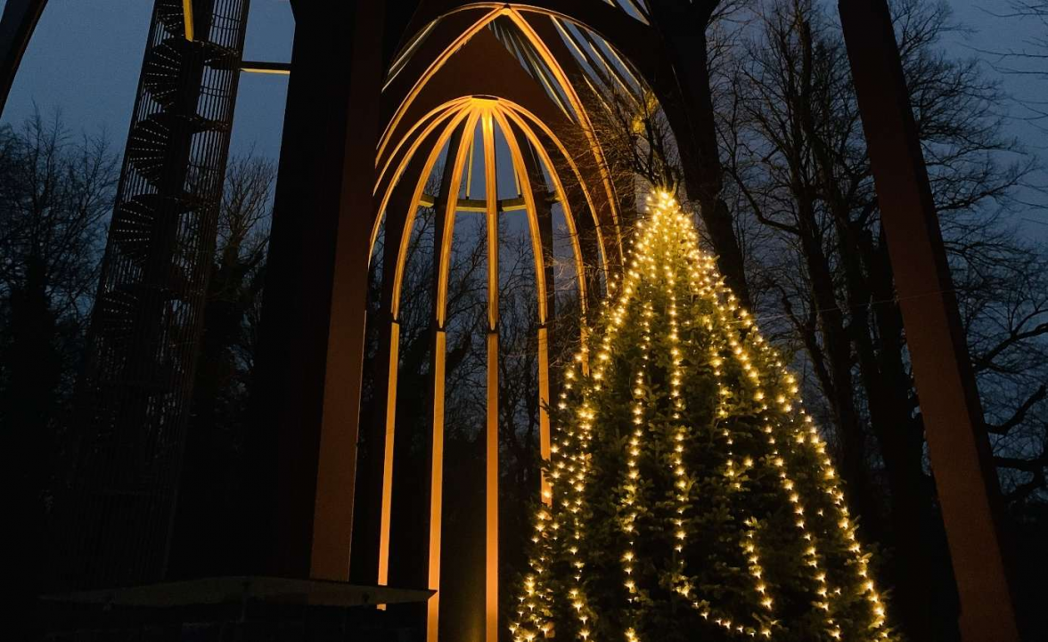 An den Adventssonntagen bietet die„Imagination“ einen besonderen Anblick. BILD: SBA/Archiv Gemeinde Ihlow