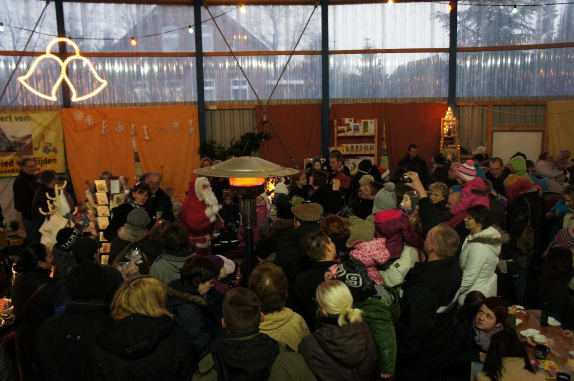 2012 feierte der Weihnachtsmarkt in Großenmeer Premiere. BILD: NWZ-Archiv