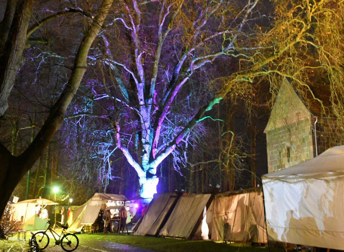 Zum 11. Mal wird es einen mittelalterlichen Markt rund um die Alexanderkirche geben. Vom Freitag bis Sonntag, 12 bis 14. Dezember kann gehandelt und gekauft werden wie vor langer Zeit. Bild: Peter Kratzmann