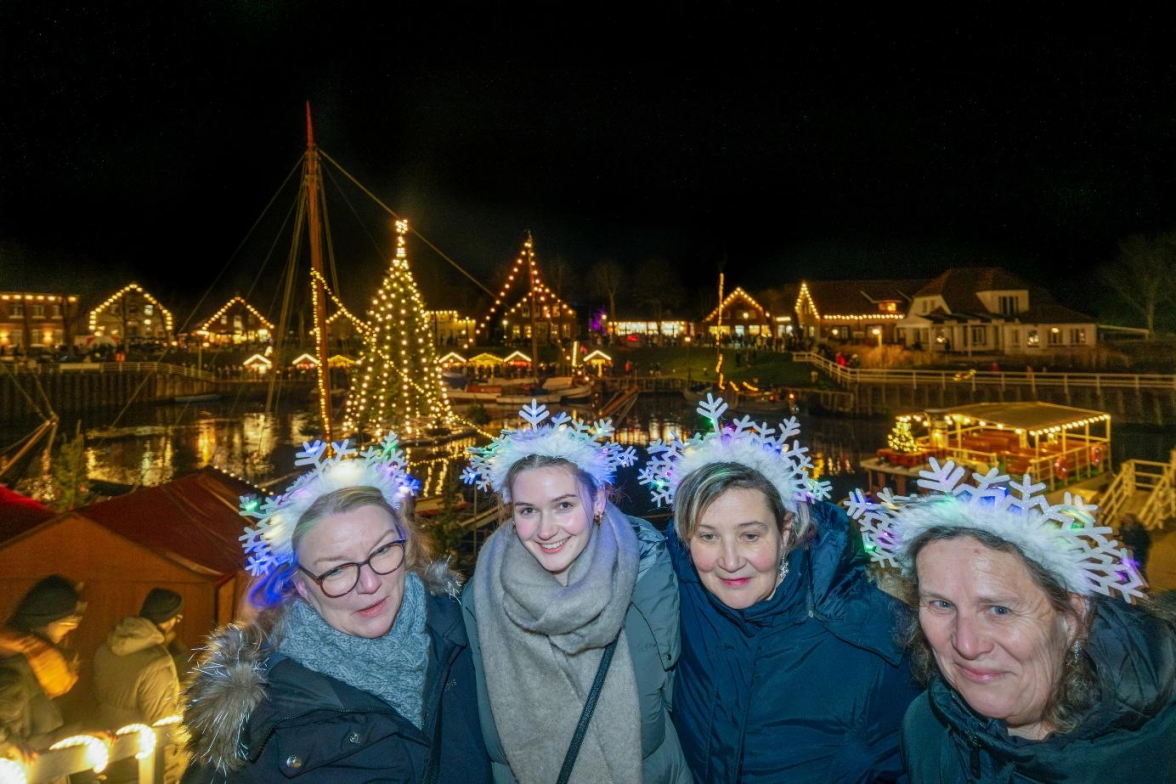 Der Wintermarkt in Carolinensiel besticht durch maritimes und zugleich adventliches Flair. Bilder: Archiv