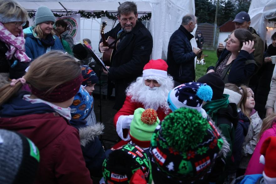 Die Premiere des 1. Jaderberger Weihnachtsmarktes im vergangenen Jahr war ein voller Erfolg. BILD: NWZ-Archiv