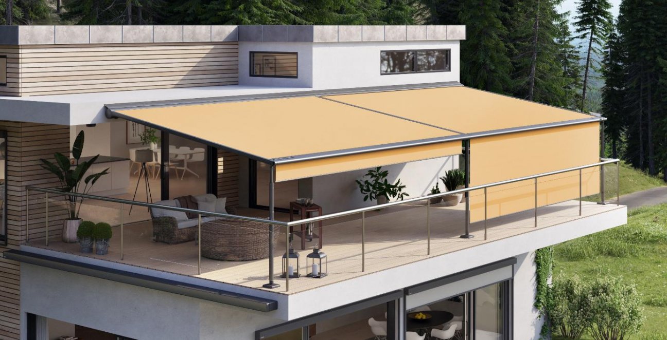 Die zusätzliche vertikale Markise im Ausfallprofil sperrt die tiefstehende Sonne und ungewollte Blicke einfach aus. Bild: makrilux