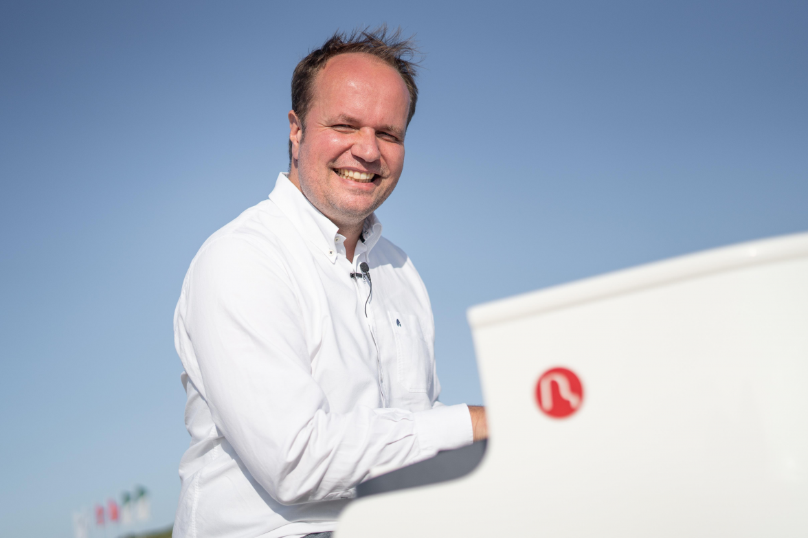 Liedermacher Arndt Baeck stellt sich am Freitag, 23. Januar in der Kirche St. Marien in Südmoslesfehn vor. BILD: Julian Haase/Gemeinde Wardenburg