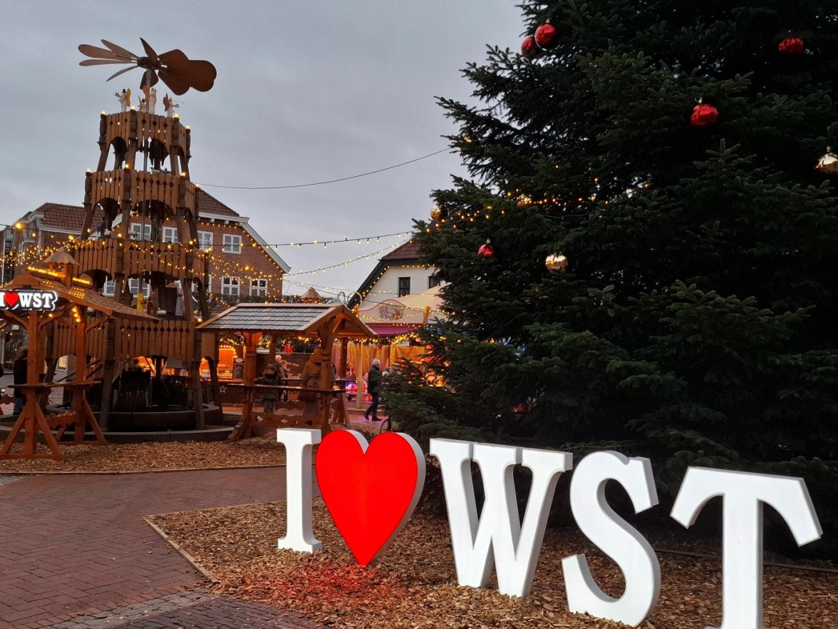 Das idyllische Winterdorf lädt noch bis zum 29. Dezember ein. Bild: Hildburg Brunken