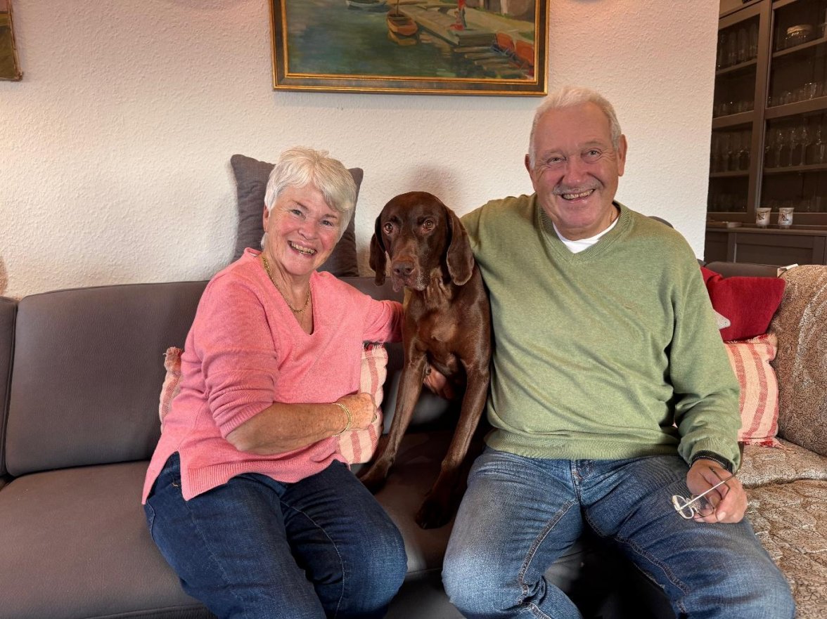 Im September war Asko aus dem Tierheim Hage "Tier der Woche" im AfH - und auf der Suche nach einem neuen Zuhause: Dieses fand er bei Elke und Uwe Menrath in Jever.    BILD: Dorothea Volland