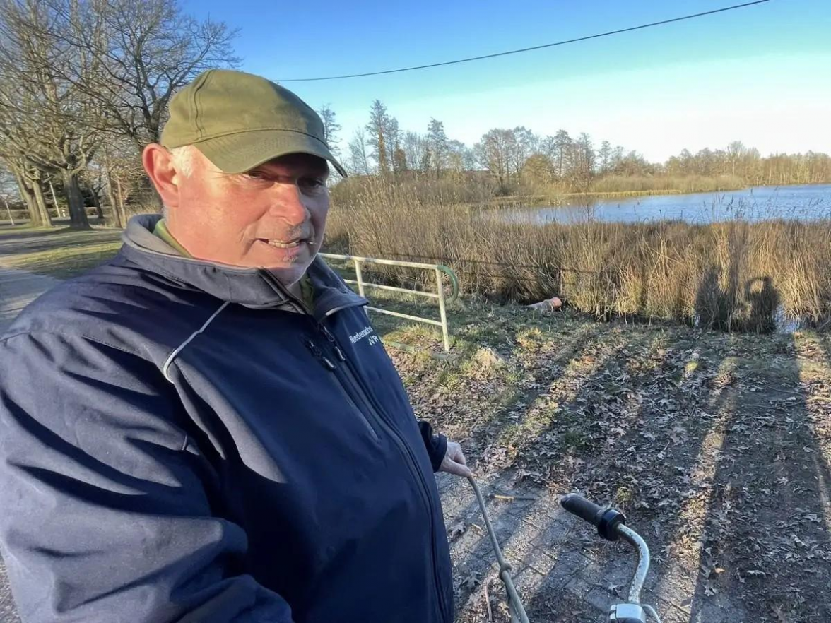 Erich Vüst hat sein ganzes Leben am Ufer des Sandwater verbracht. Er fuhr als Kind mit seinem Vater Emil zum Reithschneiden auf das Binnenmeer hinaus. BILD: Günther Gerhard Meyer