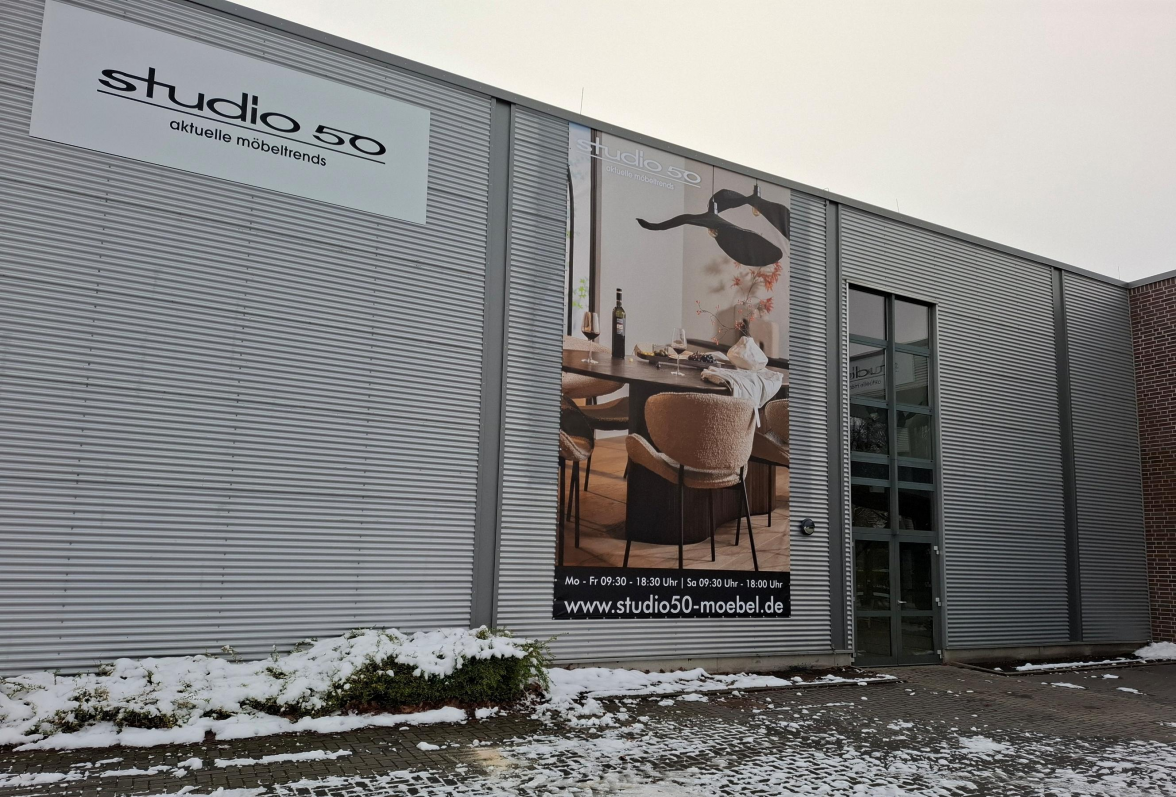 Einfach hereinschauen und staunen: Studio 50 - das Möbelhaus mit dem gewissen Etwas. Bild: Hildburg Brunken