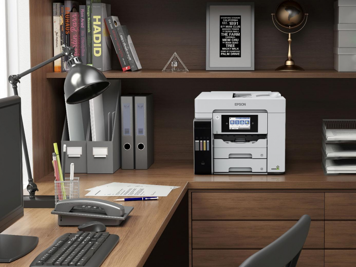 Auch wenn im Homeoffice die Technik streikt, ist Neessen ein kompetenter Ansprechpartner. Bild: Neessen