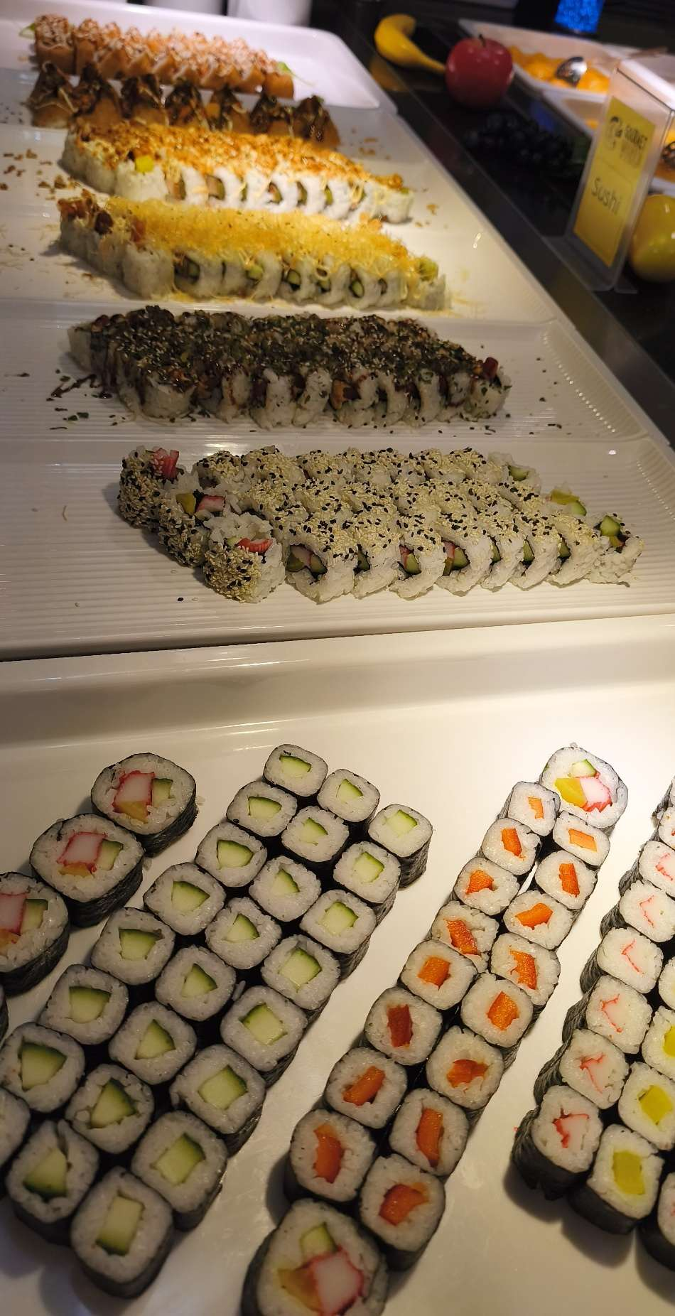 Japanisches Sushi gehört selbstverständlich auch zum Angebot. Die Fotos stammen vom Mittagsangebot. BILD: Heike Goyert