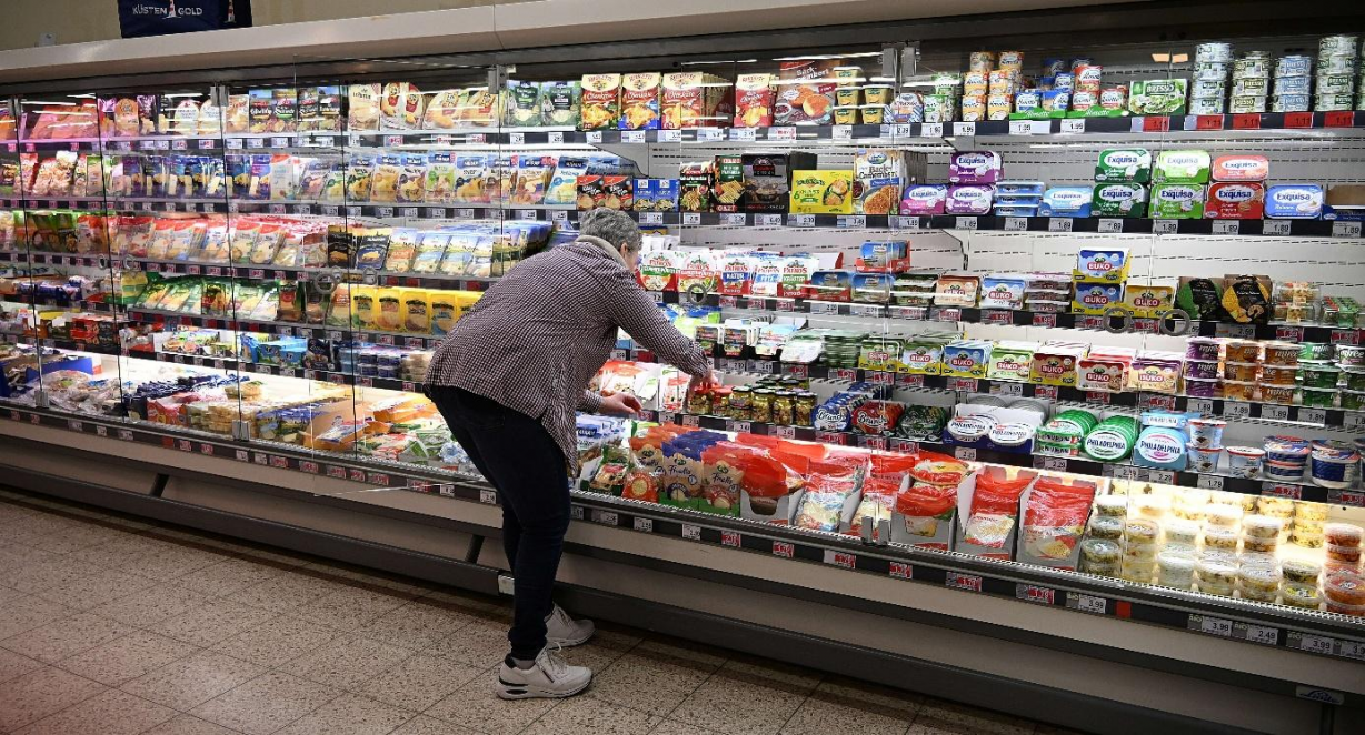 Neben vielen frischen Erzeugnissen finden die Kunden des Markant-Marktes auch eine reichhaltige Lebensmittel-Auswahl in der Kühlabteilung. (Bild: Rolf Bultmann)