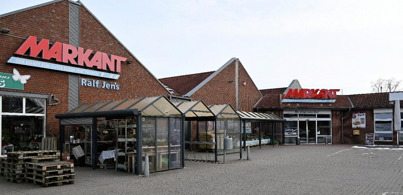 Das Nahversorgungszentrum an der Butjadinger Straße 25 in Ellwürden wurde 1999/2000 errichtet, der dortige Markant-Markt Jens am 3. März 2001 eröffnet. (Bild: Rolf Bultmann)