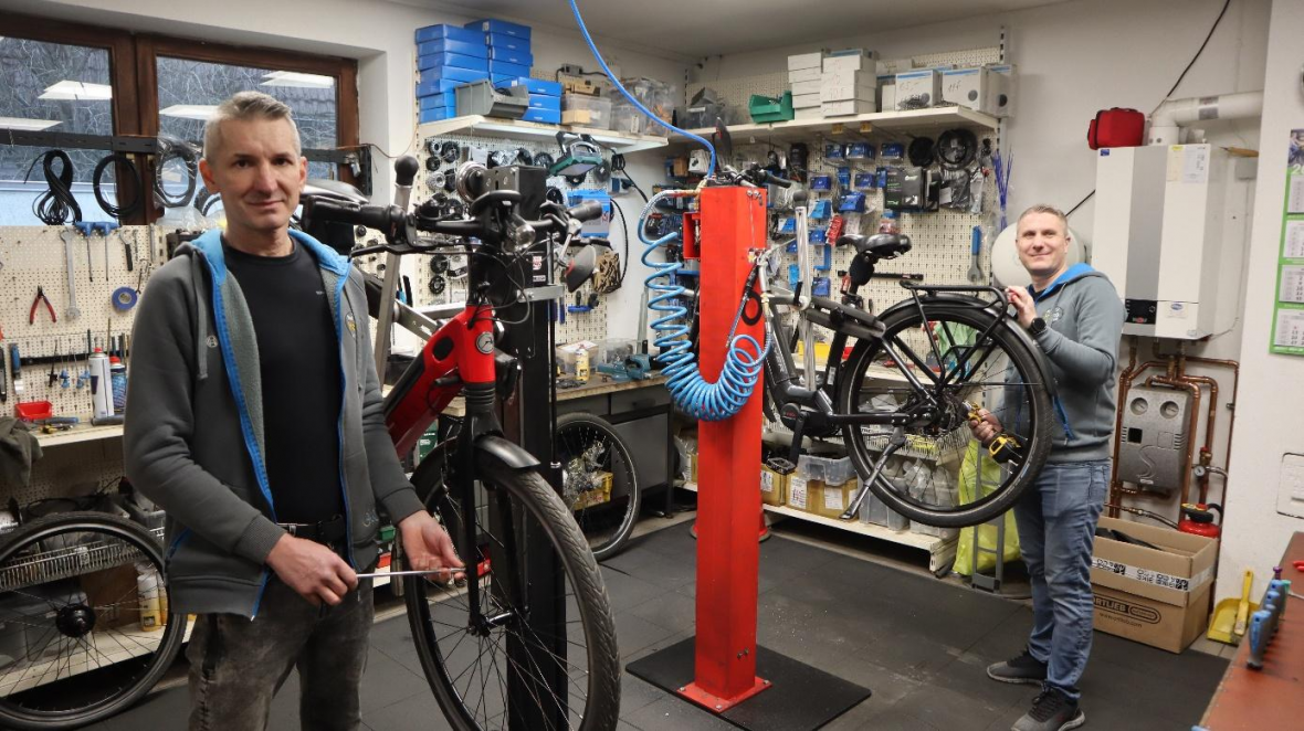 In der modern ausgestatteten Fahrradwerkstatt werden alle Reparaturen und Wartungsarbeiten sorgfältig durchgeführt. Foto: Wolfgang Wittig