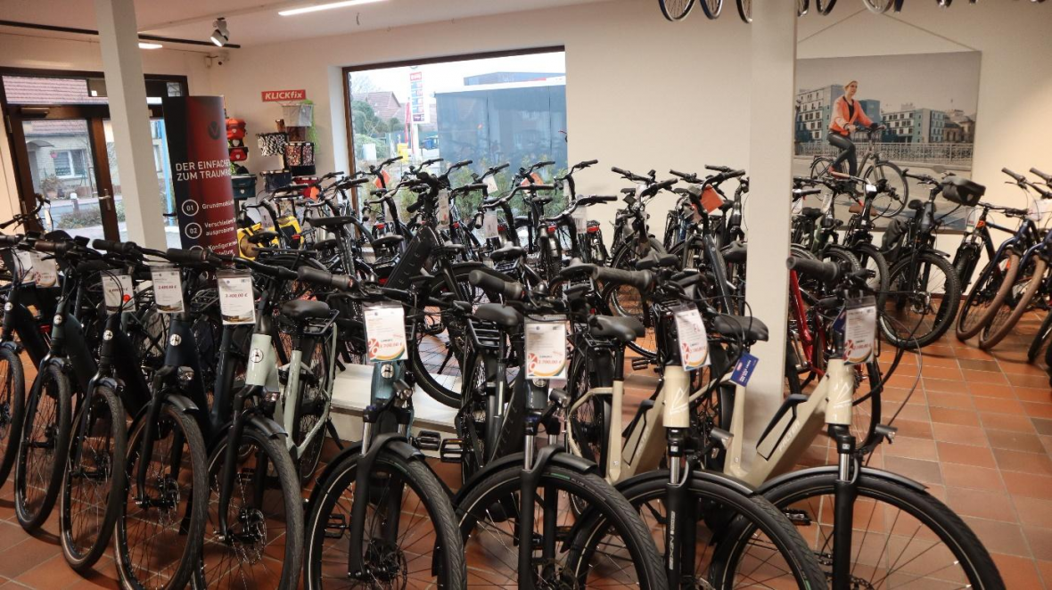 Die große Auswahl an Fahrrädern bei Henco „Rad & Tat Wiefelstede“ begeistert. Foto: Wolfgang Wittig