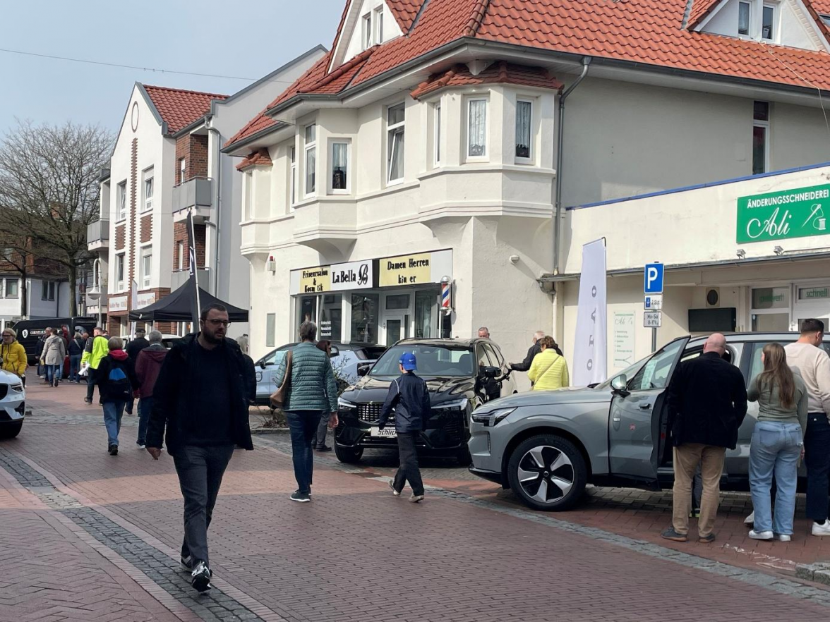 Der Autofrühling erstreckt sich vom Marktplatz bis zum Ende der Peterstraße und über die Lange Straße bis in die Kuhlenstraße. Bild: Wirtschaftsforum Westerstede