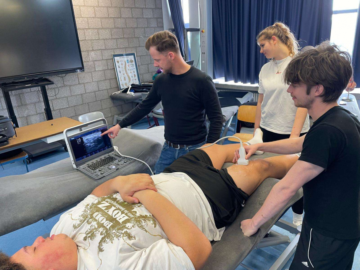 Anatomie mal anders: Am Ultraschall werden Strukturen direkt sichtbar. Lernen in Echtzeit statt nur aus dem Buch. BILD: Privat