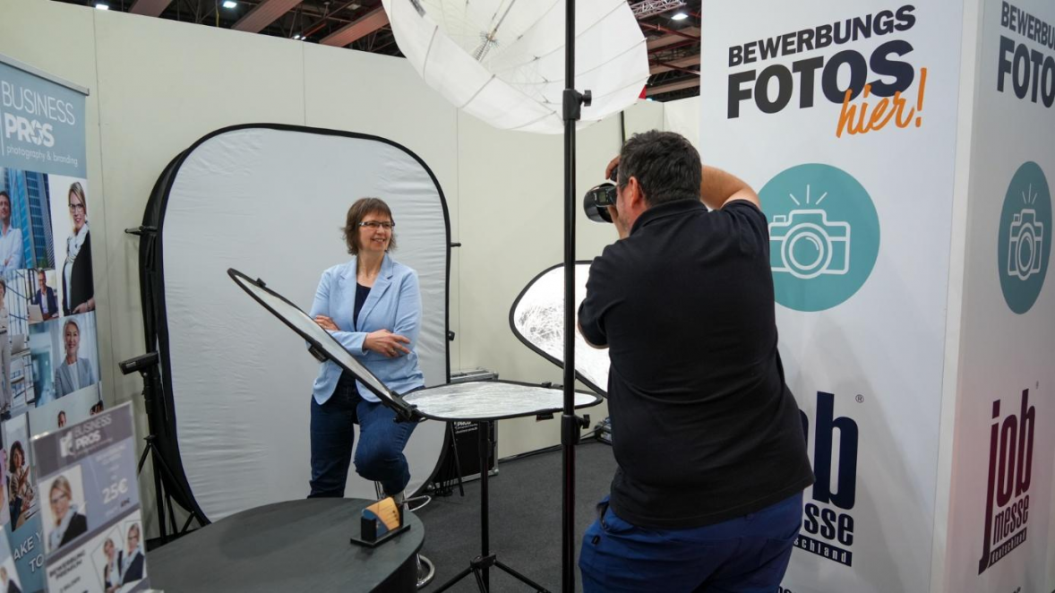 Das Rahmenprogramm wie der Bewerbungsfoto-Service bieten zusätzlichen Mehrwert. BILD: BARLAG