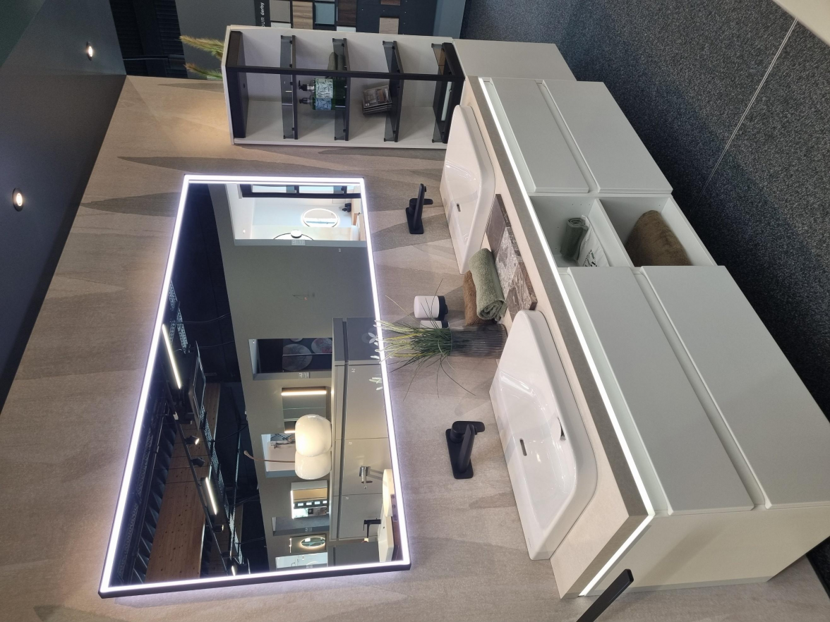 Auch Lichteffekte gehören zu einem ganzheitlichen Badkonzept. Bild: Janzen