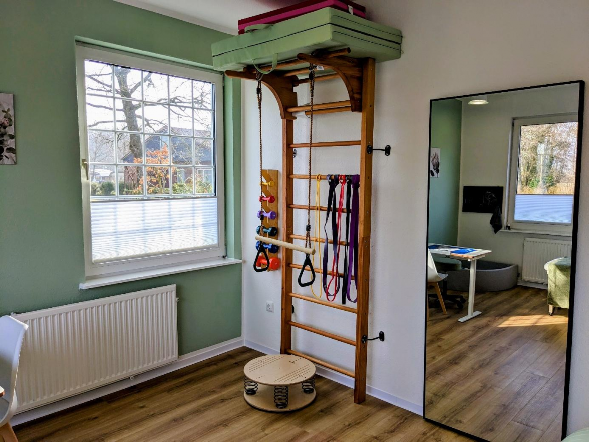 Blick in den Motorik-Behandlungsraum von „Ergo am Meer“. BILD: Walburg Dittrich