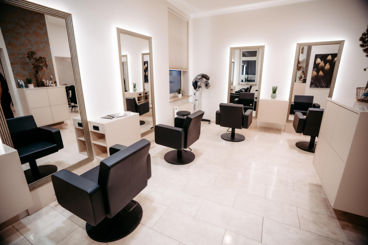 Ein Haarstudio mit Wohlfühlambiente. Bild: Lea Hildebrandt Fotografie