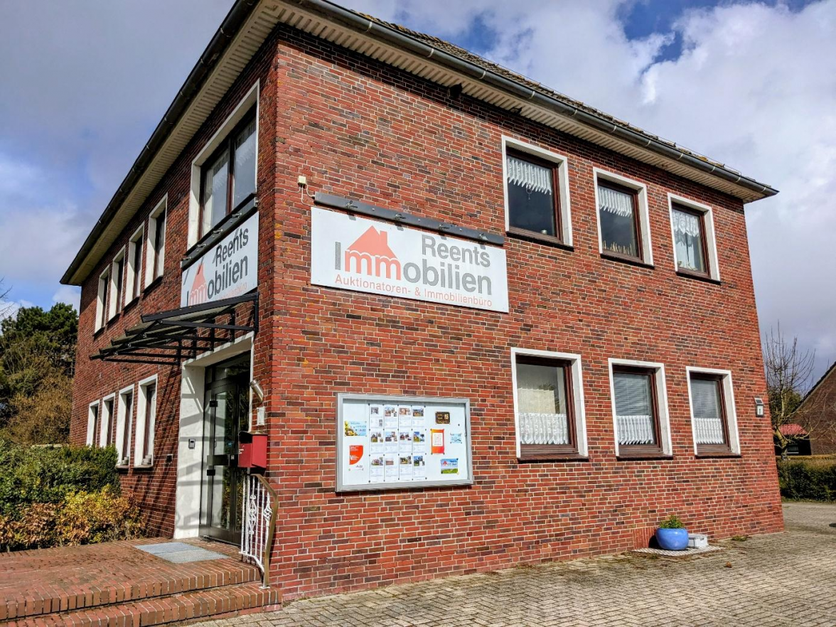 In Dunum, am Kattrepelweg 1, ist „Reents Immobilien“ seit 15 Jahren ansässig. BILD: Walburg Dittrich