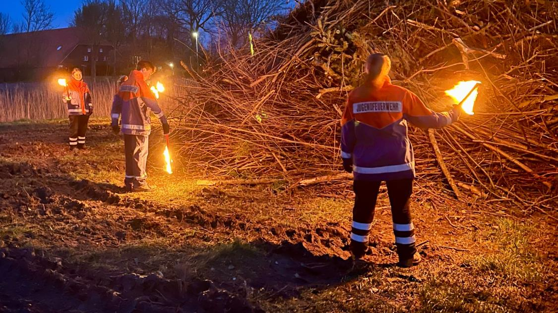 Osterfeuer in Tossens 2024. BILD: Ulrike Krebs/Archiv.