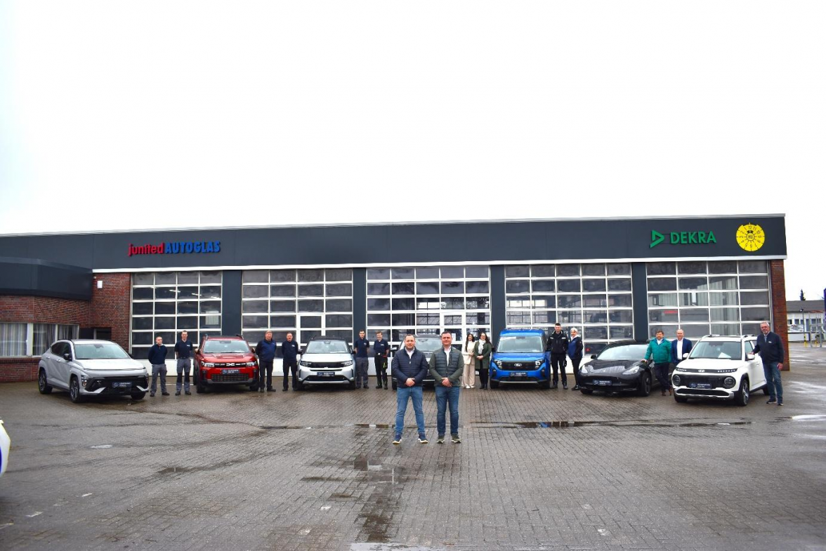 Die Mannschaft beim „Werk 3“ genannten dritten Standort des Autohauses Wessels. Hier soll vor allem der Fahrzeughandel groß geschrieben werden. Bild: Frank Brüling