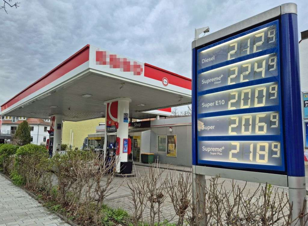 Ölkrise '26: Preissprung an der Zapfsäule