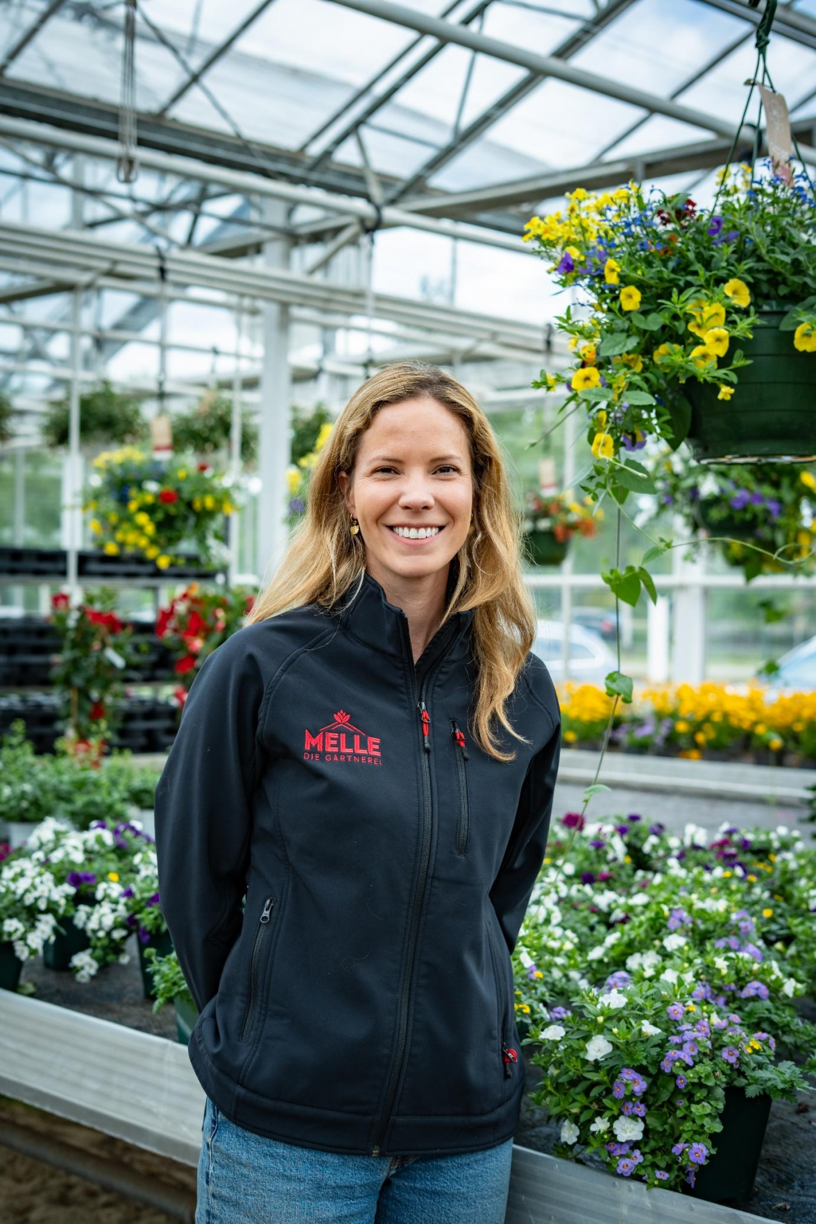 Inhaberin Carolin Melle führt den Familienbetrieb in der 3. Generation. BILD: Gärtnerei Melle