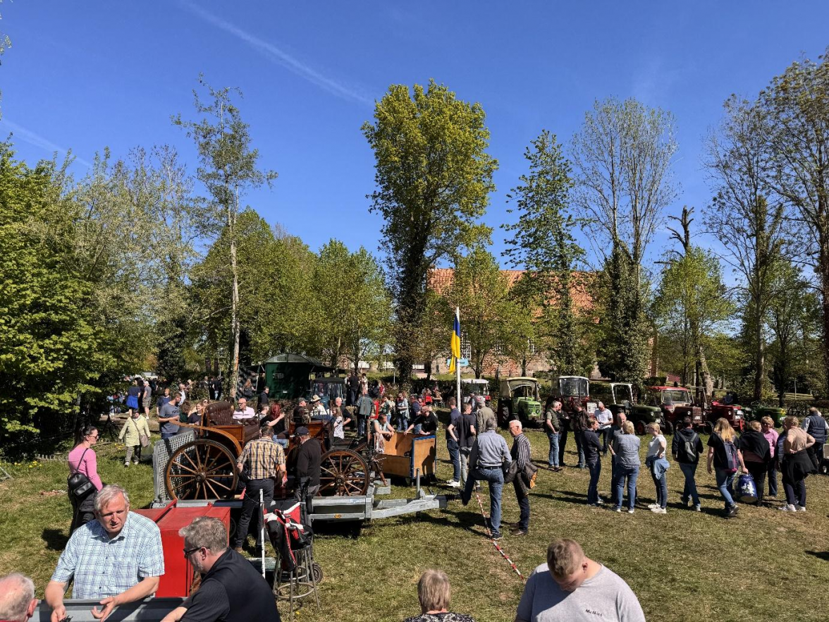 Der Maimarkt in Leerhafe lockt auch in diesem Jahr mit einer großen Auktion. Bild: Dorothea Volland