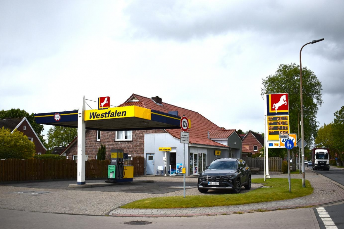 Die Westfalen-Tankstelle ist an der Ecke Nordener Straße / Up de Gast in Westerholt zu finden.