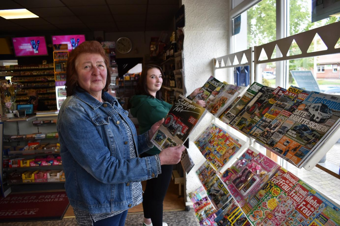 Von der „Schlepper-Post“ bis zur „Landlust“ finden Leseratten hier jede Menge Zeitschriften und Zeitungen, wie Hanna Harms und Laura Hantelmann veranschaulichen.