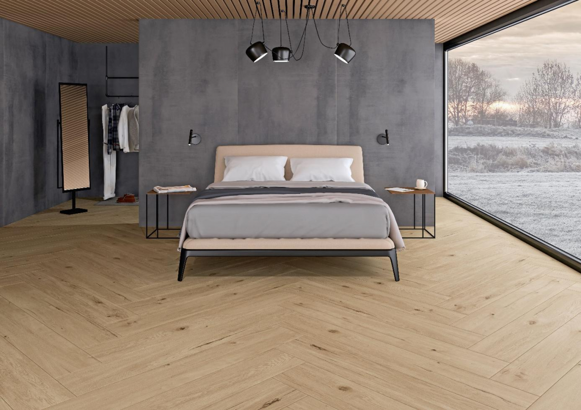 Keramische Holzdekore verbinden die wohnliche Ästhetik von Holz mit der Robustheit und Pflegeleichtigkeit von Feinsteinzeugdas auf der Fußbodenheizung bis zu 30 Prozent der Heizkosten einsparen kann. BILD: DJD/DeutscheFliese.de/Interbau-Blink