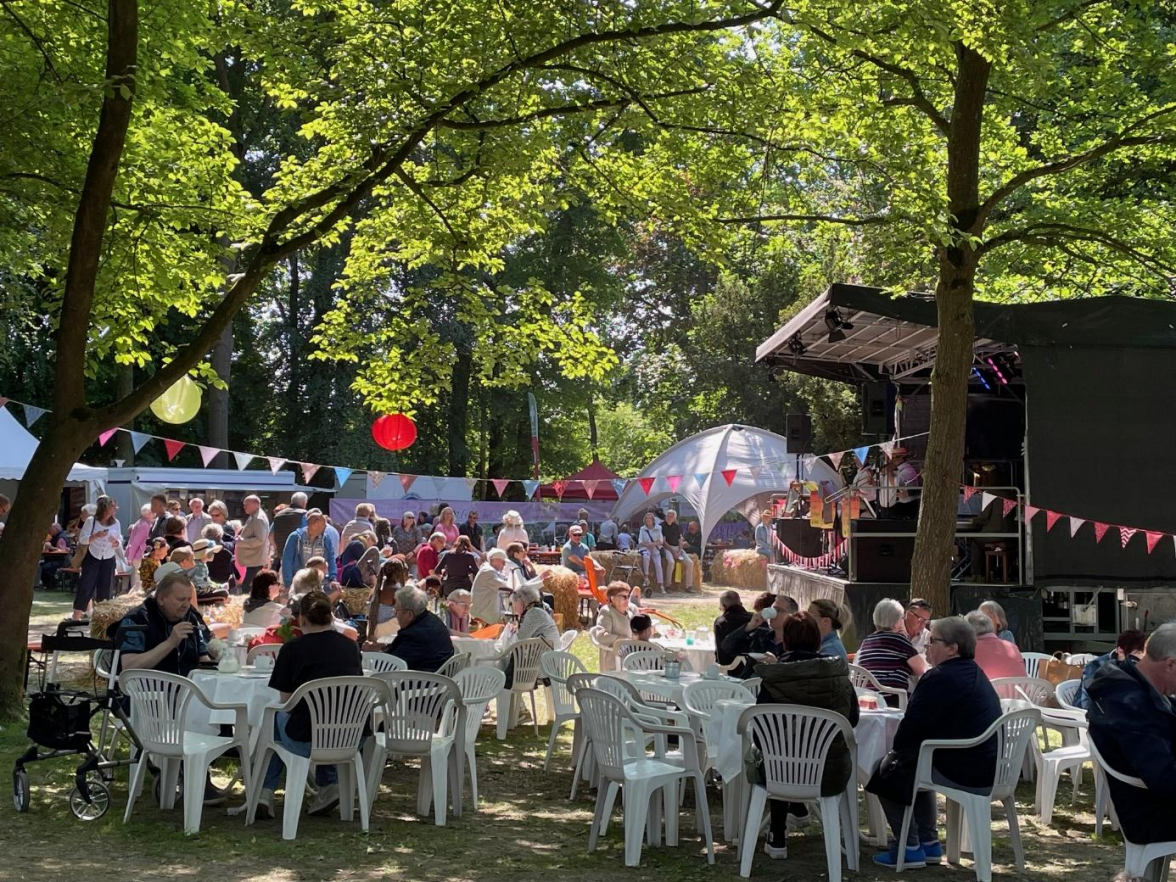 Live-Musik und ein besonders vielseitiges kulinarisches Angebot laden zum Verweilen und Genießen ein. BILD: Nordenham Marketing & Touristik e. V.