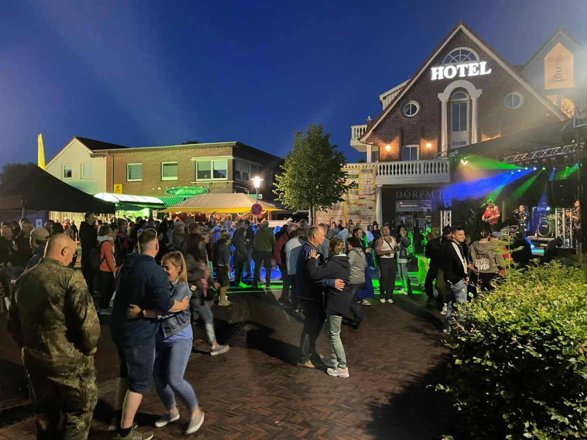 Zum Ausklang der Sielortfete gibt es auf vielfachen Wunsch wieder den „Schwof zum Sonnenuntergang“. BILD: Veranstalter