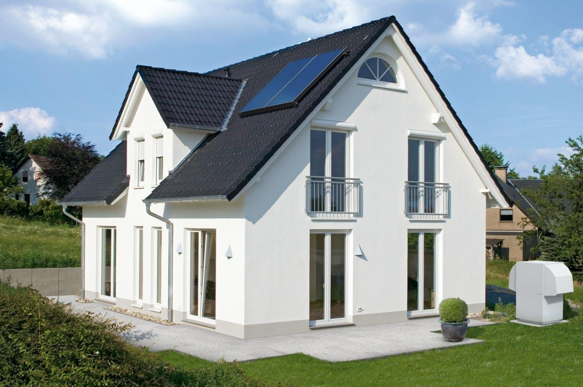 Diese modernen Kunststofffenster sehen nicht nur gut aus, sie erhöhen auch den Wert einer älteren Immobilie. Bild: Meyer