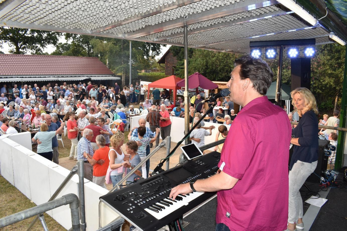 Auch das Teddy's Partyduo ist bei der diesjährigen Eventreihe in Dunum mit von der Partie. Bild: Frank Brüling