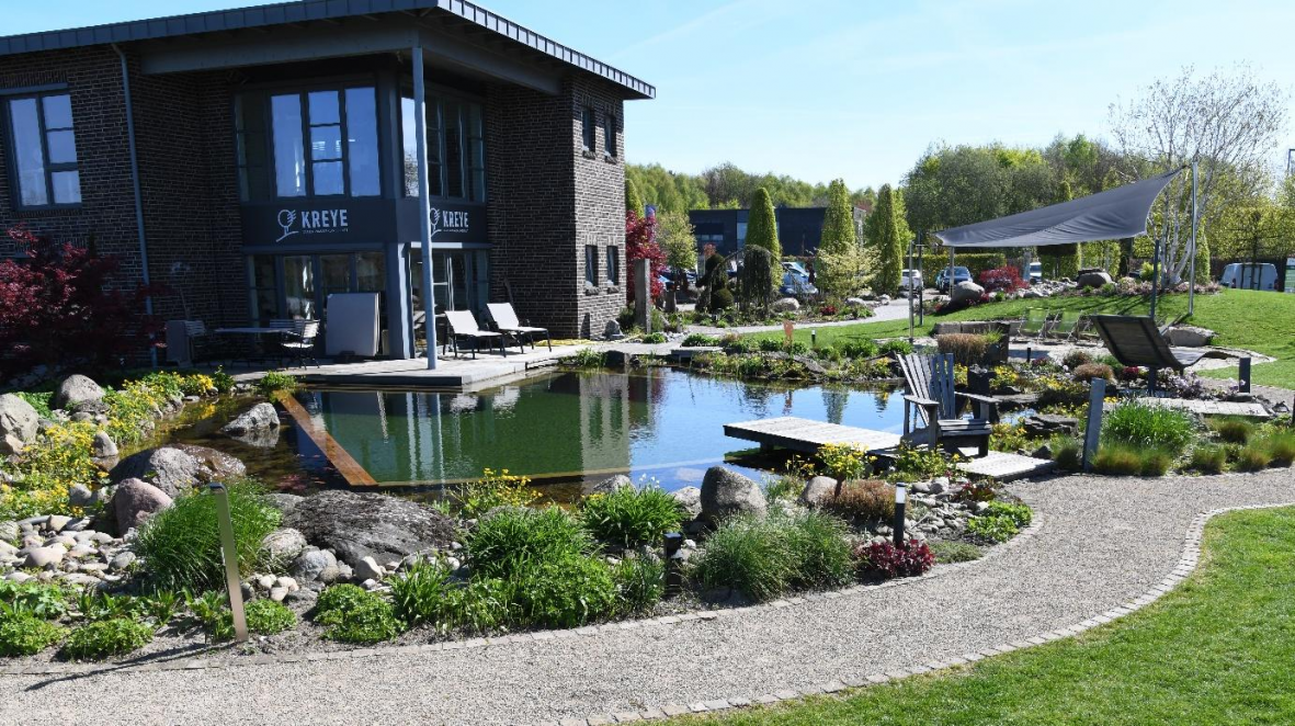 Ob Schwimmanlage oder Gartengewässer, die Auswahl ist groß bei Kreye in Ganderkesee. Bild: GaLaBau Kreye