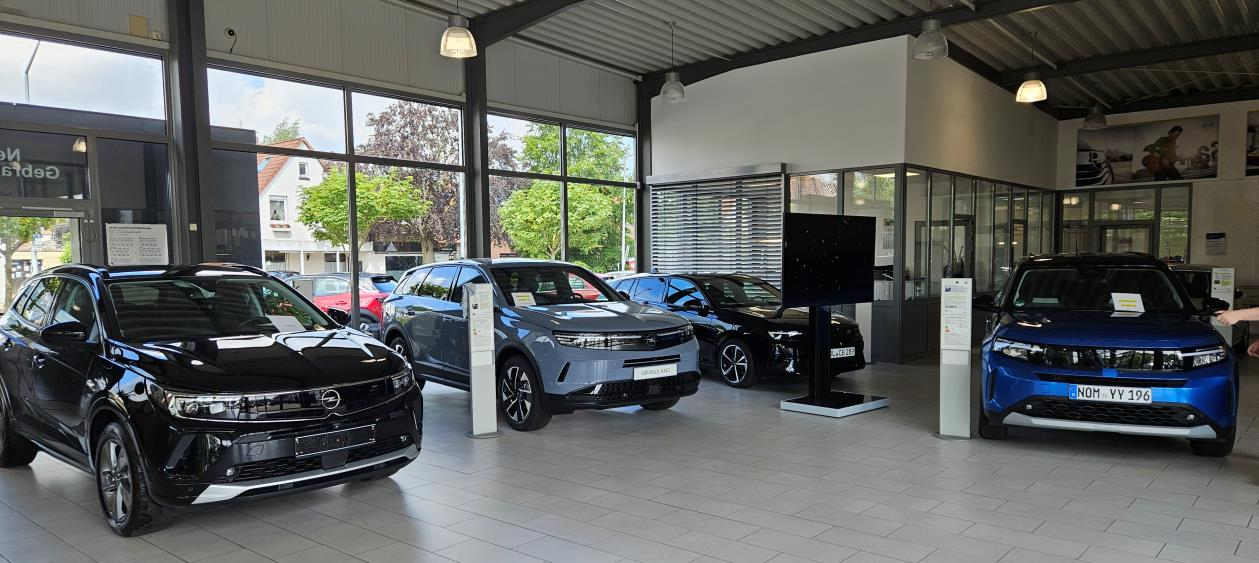 Im Autohaus Heidrich warten einige Highlights auf die Kunden, beispielsweise der Opel Grandland.