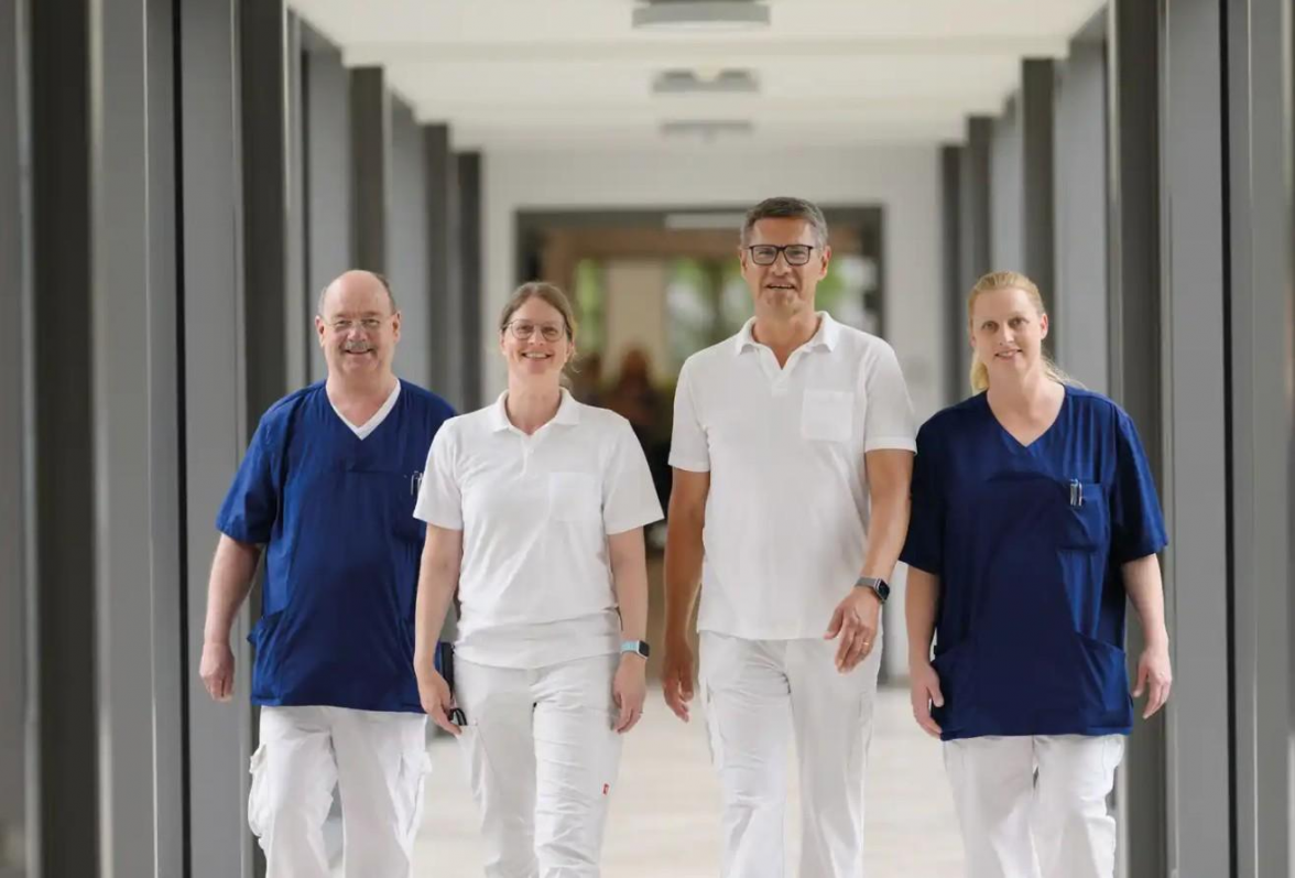 Hochqualifizierte Mediziner, Therapeuten und Pflegekräfte kümmern sich um das Wohl der Patienten. Bild: RehaZentrum Bad Zwischenahn