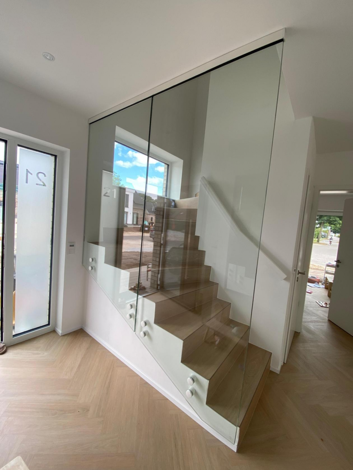 Brüstungsgläser verleihen dem Zuhause eine moderne und stilvolle Atmosphäre.   BILD: Privat