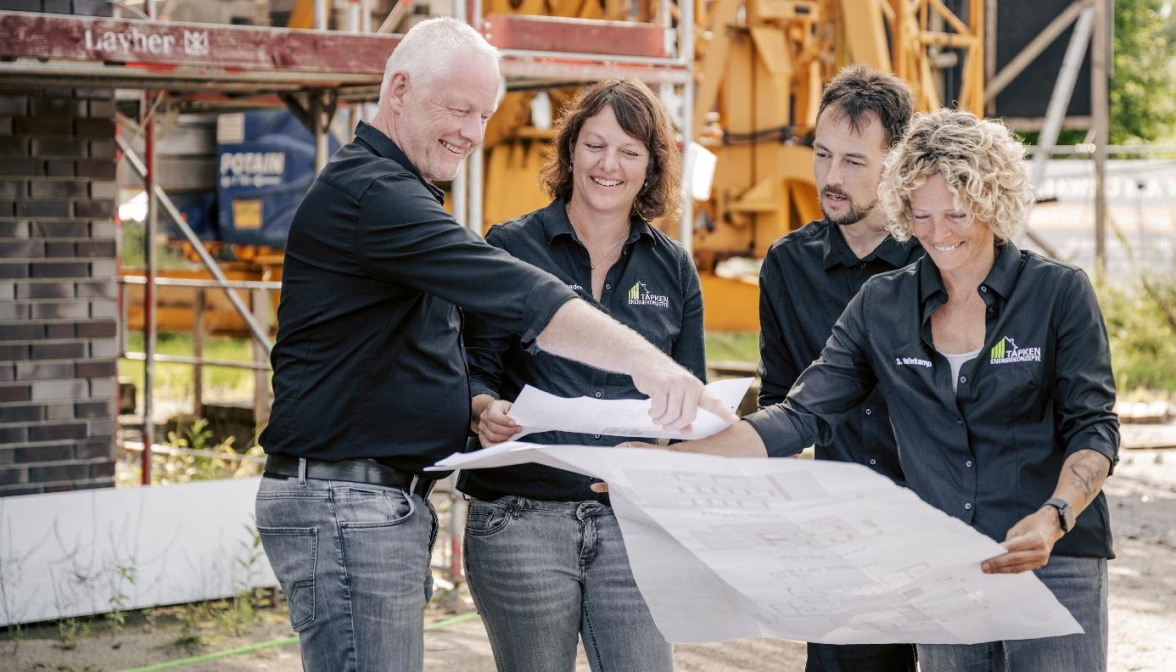 Arbeiten Hand in Hand: Die Architekten, Heizungsbau- und Schornsteinfegermeister sowie Energieberater und Elektrotechniker aus dem Hause Tapken Energie Konzepte. Bild: privat