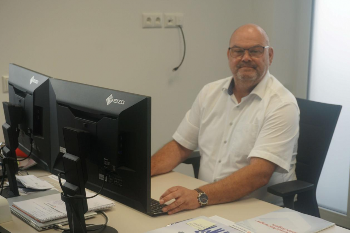 Seit dem 1. August 2006 als Versicherungsfachmann bei den Öffentlichen Versicherungen Oldenburg tätig und seit dem 1. Januar 2023 Geschäftsstellenleiter in Varel: Michael Töben. Bild: Friedhelm Müller-Düring