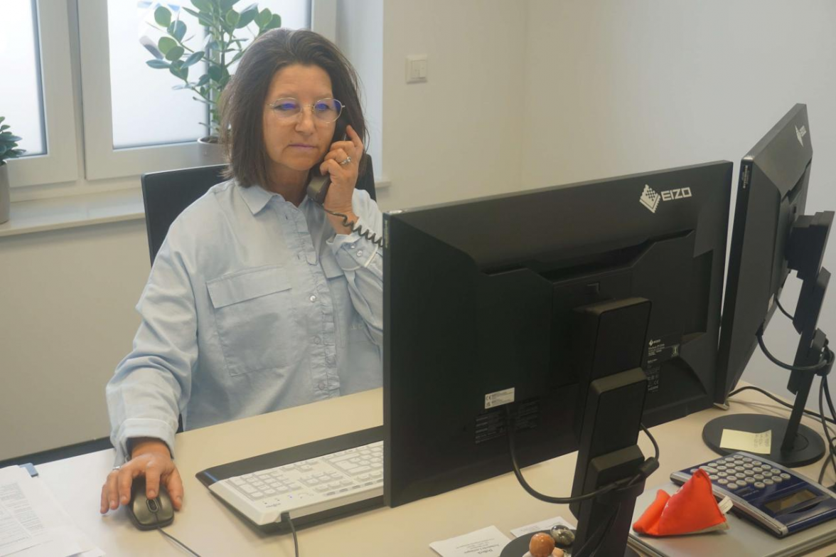Ebenfalls seit 15 Jahren ist Sabine Söchting im Innendienst tätig. Sie ist Expertin für Kraftfahrtversicherungen, Absicherungen rund ums Haus sowie für die gesamte Schadenabwicklung. Bild: Friedhelm Müller-Düring