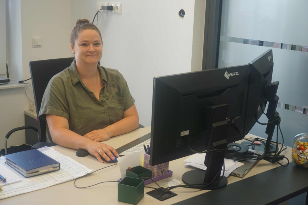 Seit September 2024 verstärkt Jessica Barre das Vareler Team im Innendienst. Bild: Friedhelm Müller-Düring
