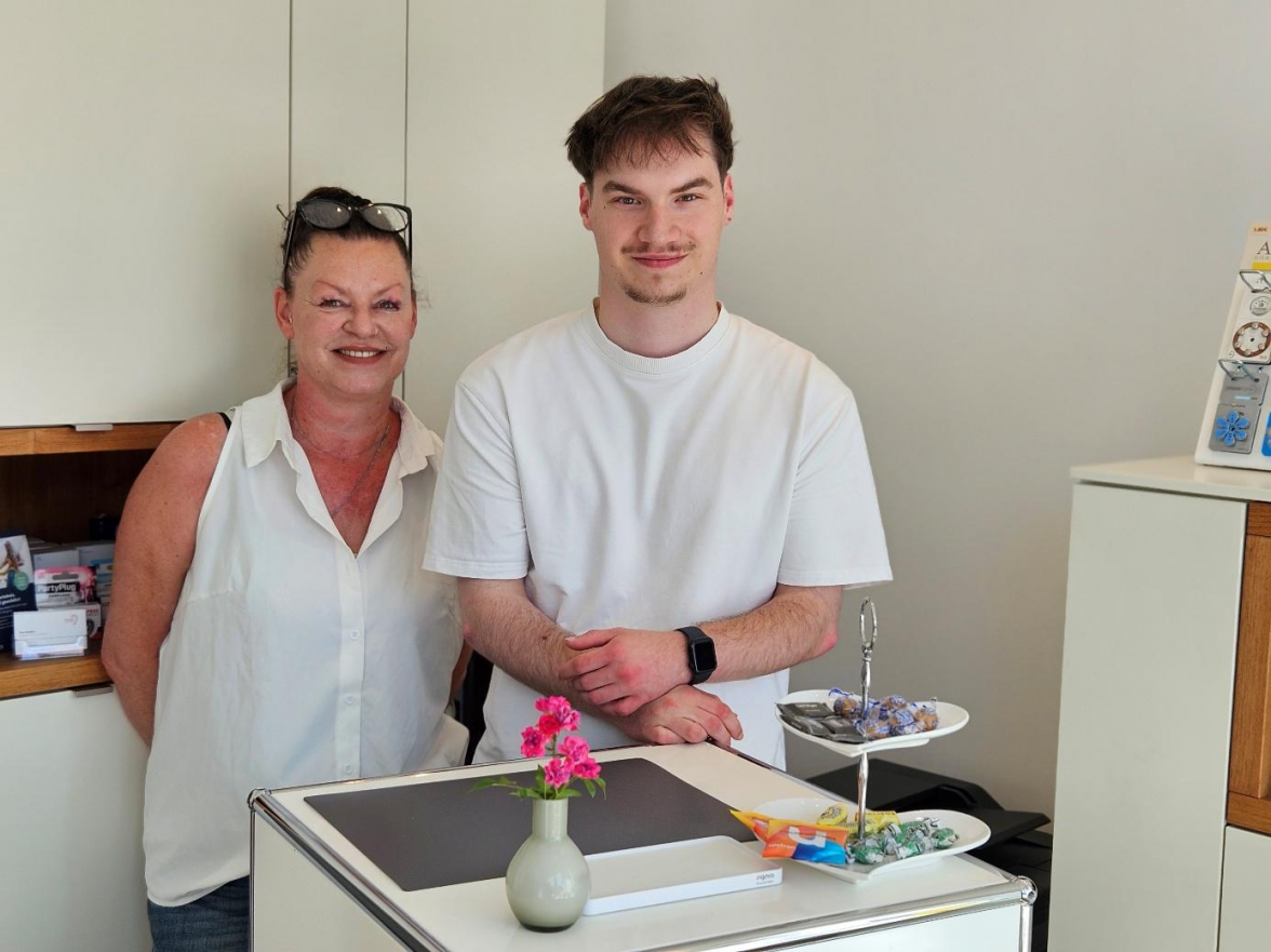 Piet Raudies mit seiner Mutter Kristina Raudies. Bild: Melanie Jülisch