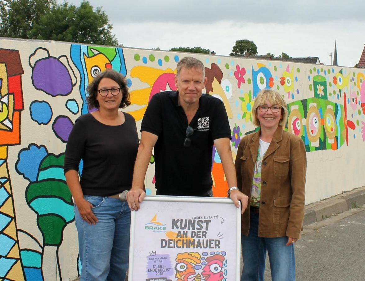 Freuen sich auf das Wochenende (von links): Alex Geisel, Michael Fischer und Susanne Kümper (Initiatorin des Kunst Netzwerk Wesermarsch). Bild: Stadt Brake
