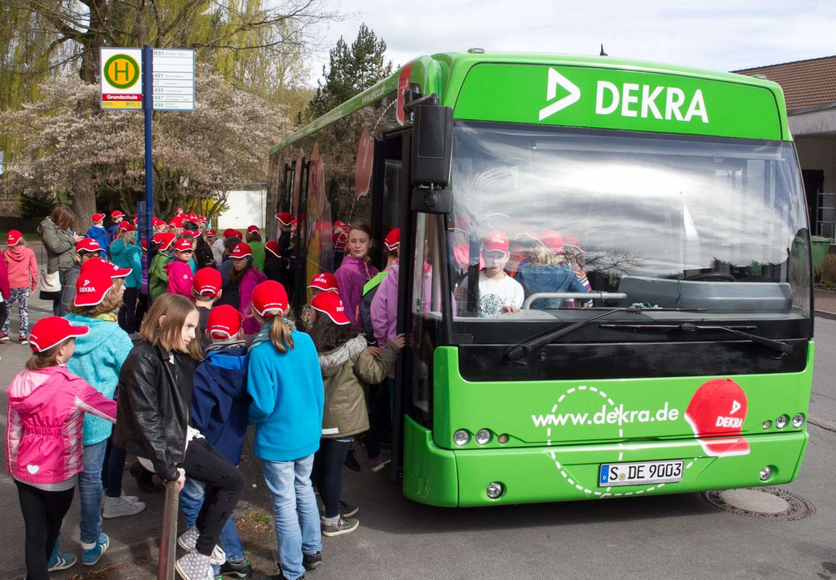 Bushaltestelle: Sensibler Bereich für Kinder. Bild: DEKRA