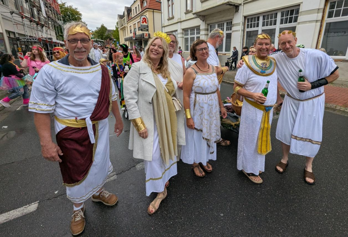 Der große Festumzug am Freitag mit vielen Festwagen und kostümierten Gruppen soll wieder zu einem Höhepunkt des Stadtfestes werden.