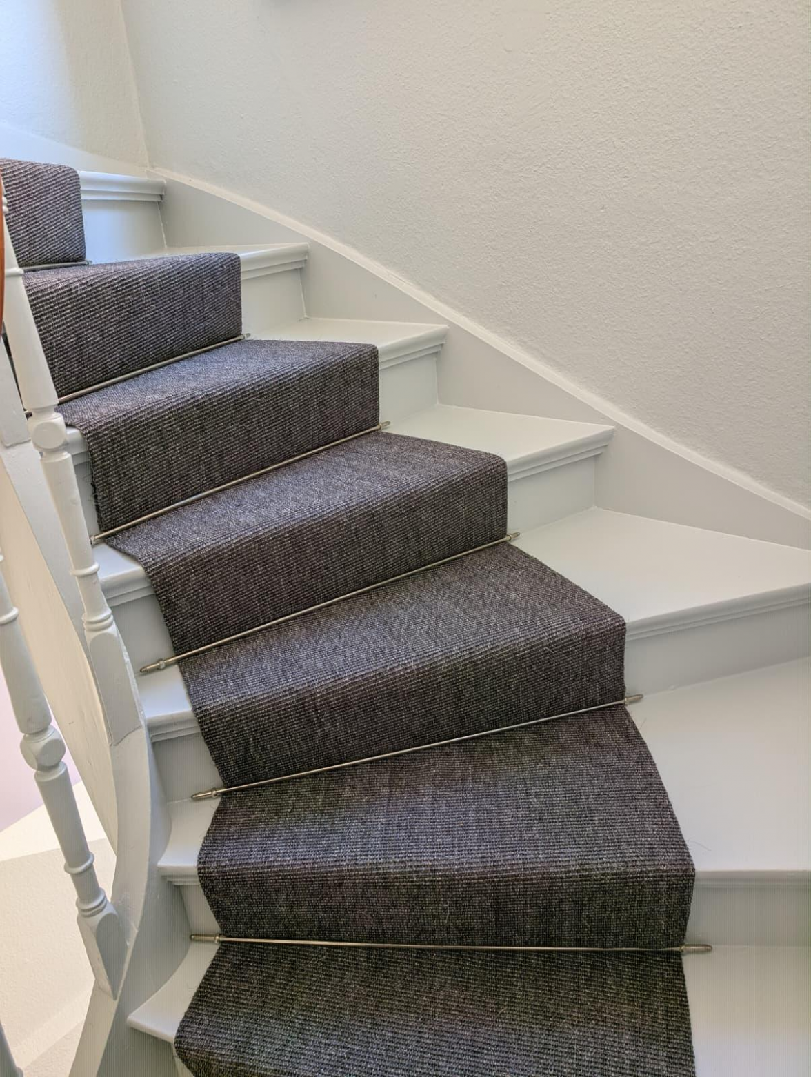 Ein Teppichläufer aus Sisal gibt der Treppe einen besonderen Look. Bild: privat