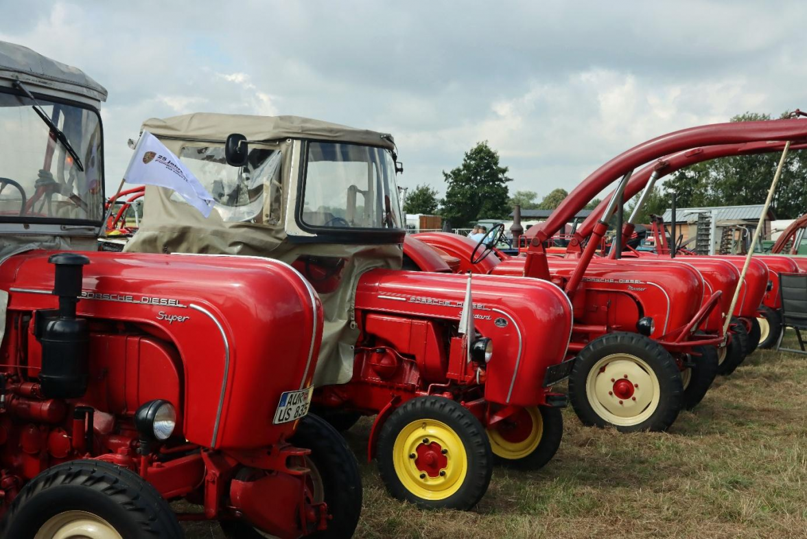 Oldtimer-Fans kommen in Münkeboe stets auf ihre Kosten. BILD: Hans Kleinpoppen